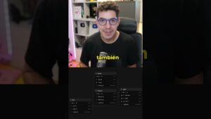 Creador de contenido con gafas azules frente a un micrófono en un estudio doméstico iluminado, estantería detrás y en la mitad inferior una captura de pantalla de un esquema de bases de datos con tablas relacionadas que ilustra conceptos técnicos y funciona como imagen destacada para un artículo accesible sobre Ventajas y desventajas bases de datos NoSQL: descubre si son para ti