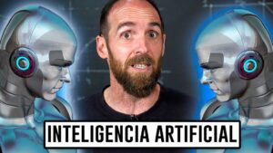 Miniatura que muestra a un hombre con barba y expresión sorprendida en primer plano flanqueado por dos robots humanoides plateados mirando hacia el centro y un rótulo destacado con la frase INTELIGENCIA ARTIFICIAL, ilustrando el tema Ventajas y desventajas de la inteligencia artificial en educación para atraer a estudiantes y docentes interesados en tecnología educativa.
