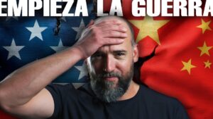 Hombre con barba y gesto preocupado, mano en la frente, situado delante de banderas de Estados Unidos y China rasgadas y un titular parcial "EMPIEZA LA GUERRA", imagen conceptual que plantea conflicto geopolítico, guerra tecnológica y debate público sobre ética y Ventajas y desventajas de la inteligencia artificial y su impacto