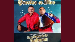 Promocional colorido que muestra a dos músicos sonrientes vestidos con camisas rojas, uno sentado y otro tocando un acordeón azul brillante sobre un fondo turquesa con gráficos blancos y tipografía dorada que identifica el grupo y crea alto contraste para accesibilidad, pensado para búsquedas relacionadas con dúo musical, acordeón y música folclórica; Ventajas y desventajas de la lycra: descubre si es ideal para ti.