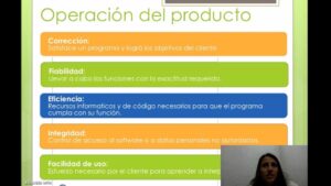 Diapositiva titulada "Operación del producto" que muestra cinco bloques de color con definiciones de Corrección, Fiabilidad, Eficiencia, Integridad y Facilidad de uso y un recuadro de video con el rostro de una persona en la esquina inferior derecha, Ventajas y desventajas del modelo McCall: análisis claro y práctico
