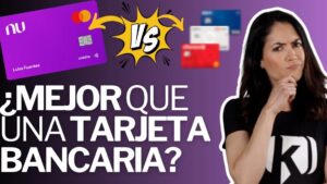Imagen promocional con fondo morado que muestra una tarjeta violeta de Nu frente a varias tarjetas bancarias tradicionales con un gráfico "VS", texto grande que pregunta "¿MEJOR QUE UNA TARJETA BANCARIA?" y una mujer con gesto pensativo en primer plano, Ventajas y desventajas de Nu crédito: ¿es la mejor opción?