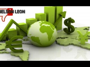 Ilustración en tonos verdes que muestra un globo terráqueo sobre un mapa en relieve acompañado de símbolos de moneda (euro, dólar, yen), barras de gráfico y flechas ascendentes que sugieren crecimiento económico y sostenibilidad, Ventajas y desventajas de observación directa y su impacto real.