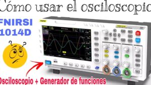 Imagen tipo tutorial con el título Cómo usar el osciloscopio que muestra un osciloscopio digital con pantalla a color que despliega varias trazas multicolores, perillas y botones de control, conectores de prueba y el texto Osciloscopio digital vs analógico: ventajas y desventajas clave, optimizada para SEO y accesibilidad y destacando además la presencia de un generador de funciones integrado.