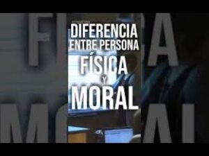 Miniatura vertical que muestra una oficina desenfocada con una persona sentada frente a un escritorio y pantallas y texto superpuesto en mayúsculas que explica la diferencia entre persona física y moral; Ventajas y desventajas persona física y moral: guía esencial.