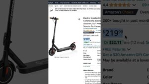 Imagen de un patinete eléctrico negro plegable mostrado en la ficha de producto de una tienda en línea con la vista principal del vehículo, elementos de reseñas y precio visibles, diseñada como texto alternativo optimizado para accesibilidad y SEO, Ventajas y desventajas de scooter eléctrico: ¿es tu mejor opción?