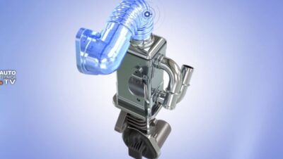 Ilustración técnica 3D de un componente metálico de motor con conductos y un flujo de aire resaltado en azul que representa una unidad de inyección directa de gasolina y su circuito de admisión, Ventajas y desventajas del sistema GDI: potencia y riesgos clave