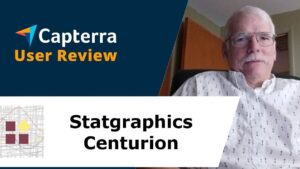 Miniatura de reseña de usuario de Capterra con fondo azul y texto grande que muestra Statgraphics Centurion, un ícono de gráfico en la esquina inferior izquierda y un hombre mayor con gafas y bigote a la derecha, Statgraphics Centurion XVI ventajas y desventajas para elegir mejor, diseño claro y tipografía destacada para mejorar accesibilidad y búsqueda.