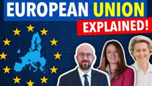 Miniatura informativa con fondo azul que muestra un mapa de Europa rodeado por estrellas amarillas estilo bandera de la Unión Europea, texto destacado en inglés que anuncia una explicación y tres retratos recortados de personas, diseñada para ilustrar y posicionar el tema Acuerdo Mercosur Unión Europea: ventajas, desventajas y controversias